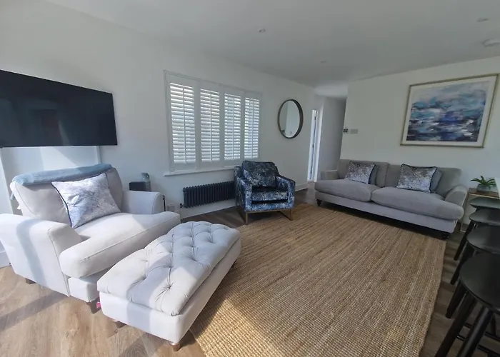 Seaside Apartment, Parking, Private Garden, Walking Distance To Southbourne Beach