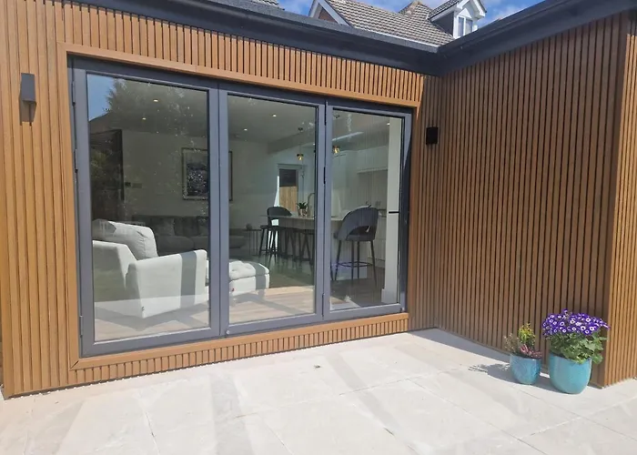 Seaside Apartment, Parking, Private Garden, Walking Distance To Southbourne Beach