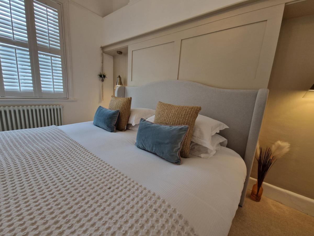 Seaside Apartment, Parking, Private Garden, Walking Distance To Southbourne