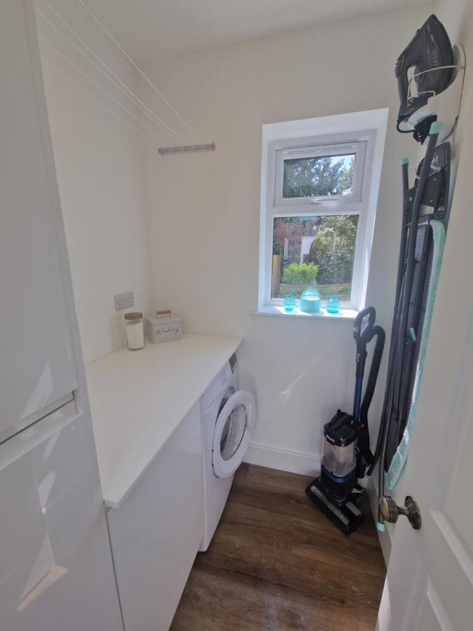 Apartamento Seaside Apartment, Parking, Private Garden, Walking Distance To Southbourne