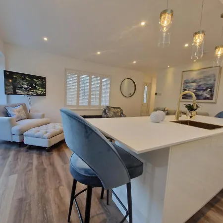 Seaside Apartment, Parking, Private Garden, Walking Distance To Southbourne Beach Bournemouth Exterior foto