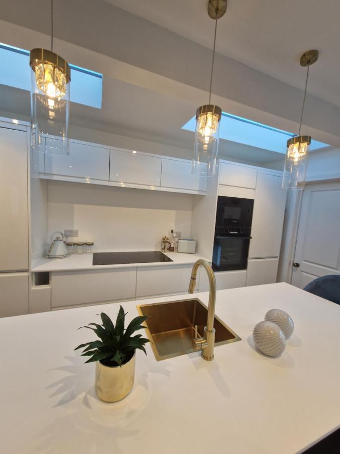 Апартаменты Seaside Apartment, Parking, Private Garden, Walking Distance To Southbourne *