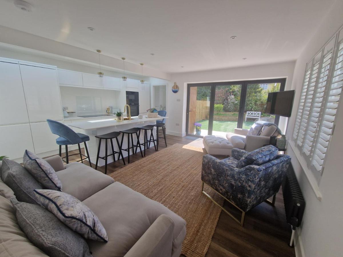 Seaside Apartment, Parking, Private Garden, Walking Distance To Southbourne *