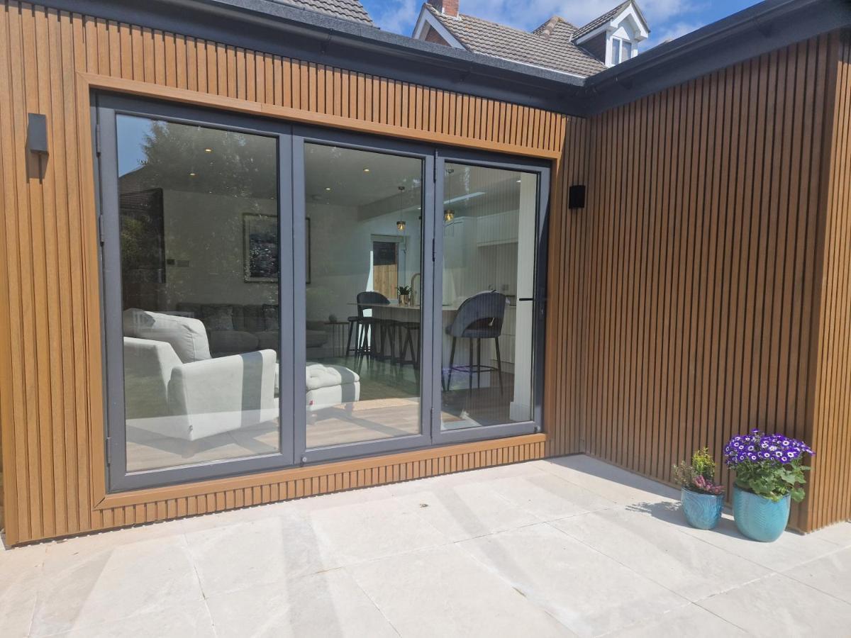 Seaside Apartment, Parking, Private Garden, Walking Distance To Southbourne