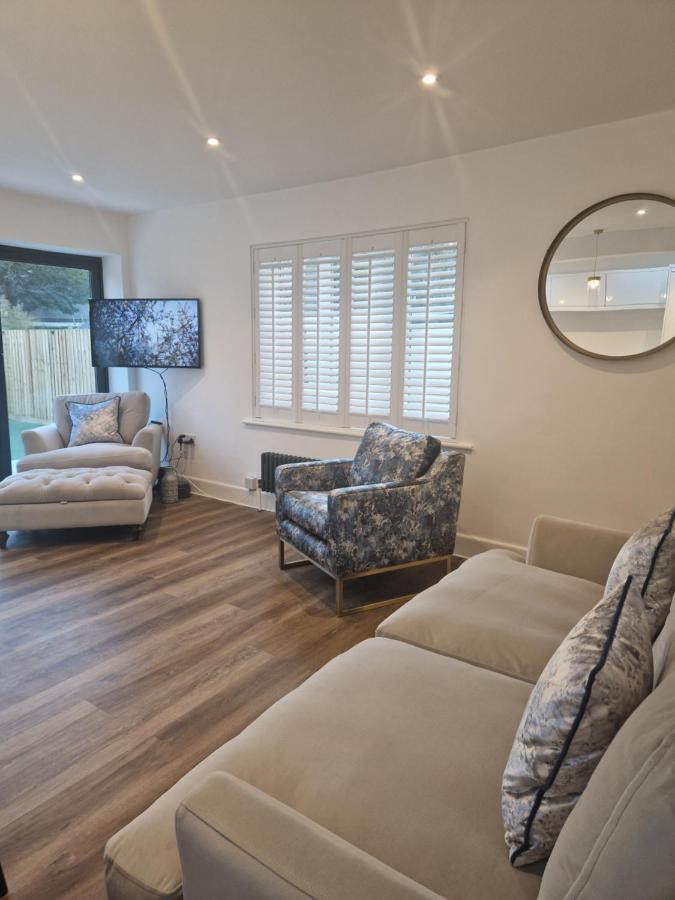 Seaside Apartment, Parking, Private Garden, Walking Distance To Southbourne *